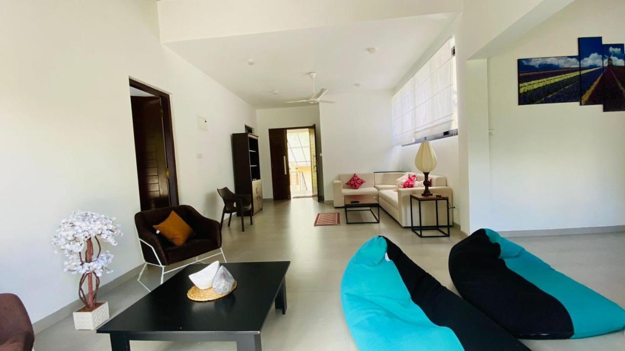 Travel Inn Deluxe Anniewatta แคนดี้ ภายนอก รูปภาพ